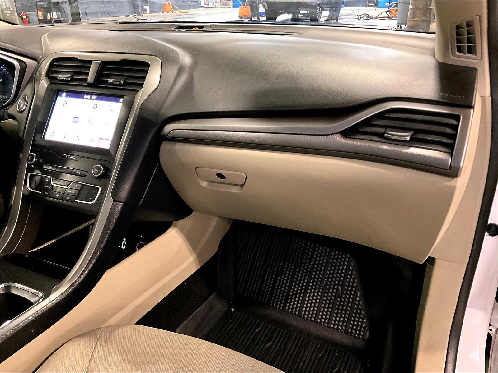 2019 Ford Fusion SE photo 13