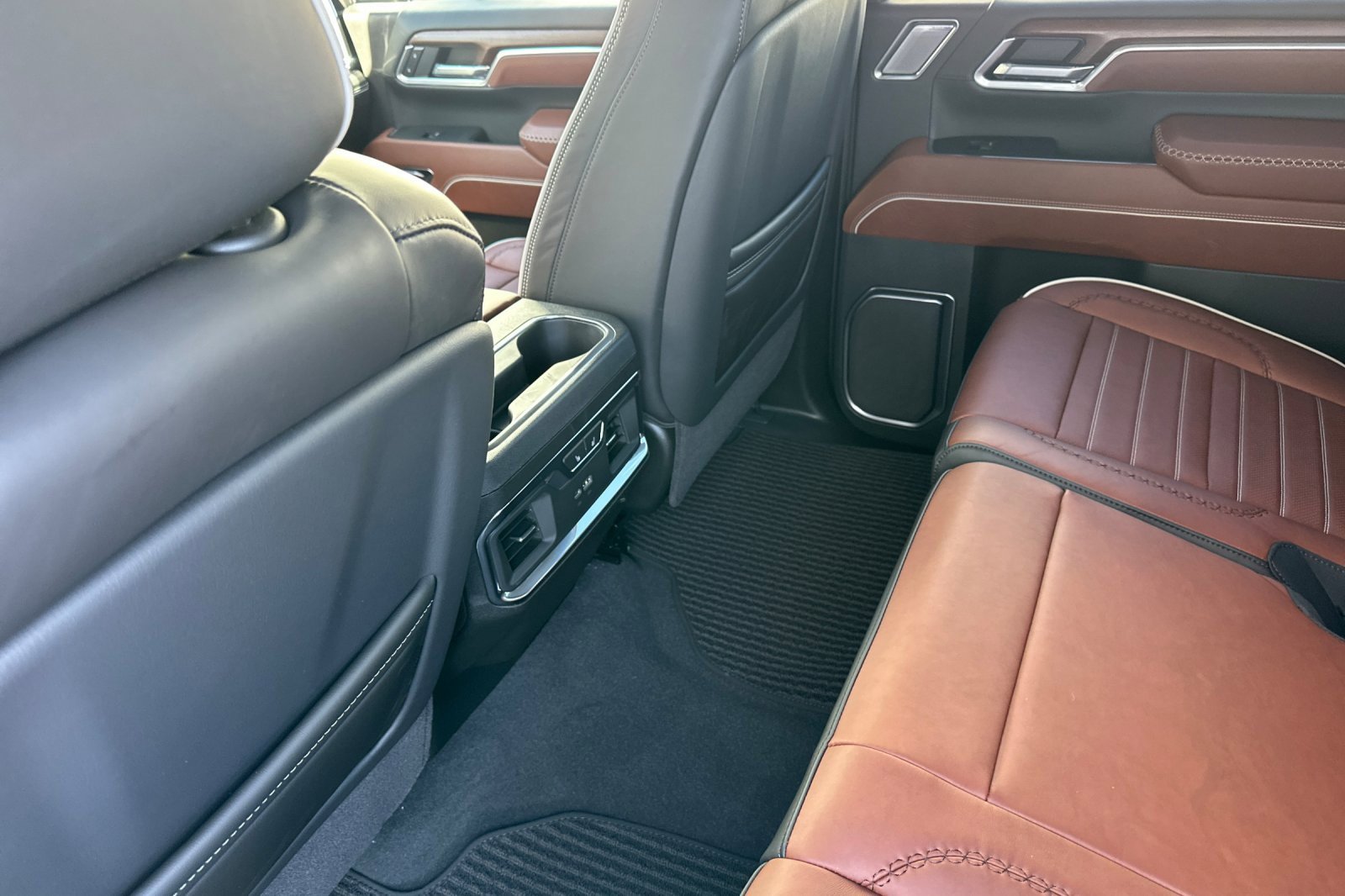 2025 Gmc Sierra 2500 HD Denali Ultimate photo 9