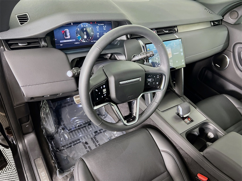 2025 Land Rover Discovery Sport Dynamic SE photo 8
