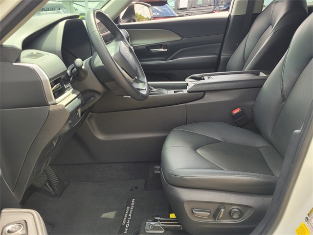 2024 Toyota Grand Highlander Limited photo 4