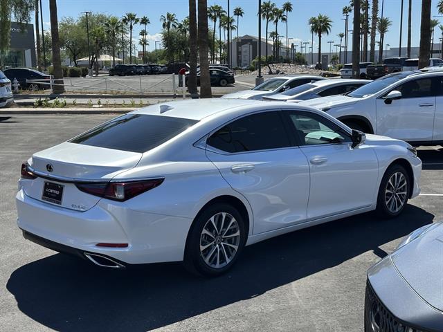 2025 Lexus ES Base photo 7