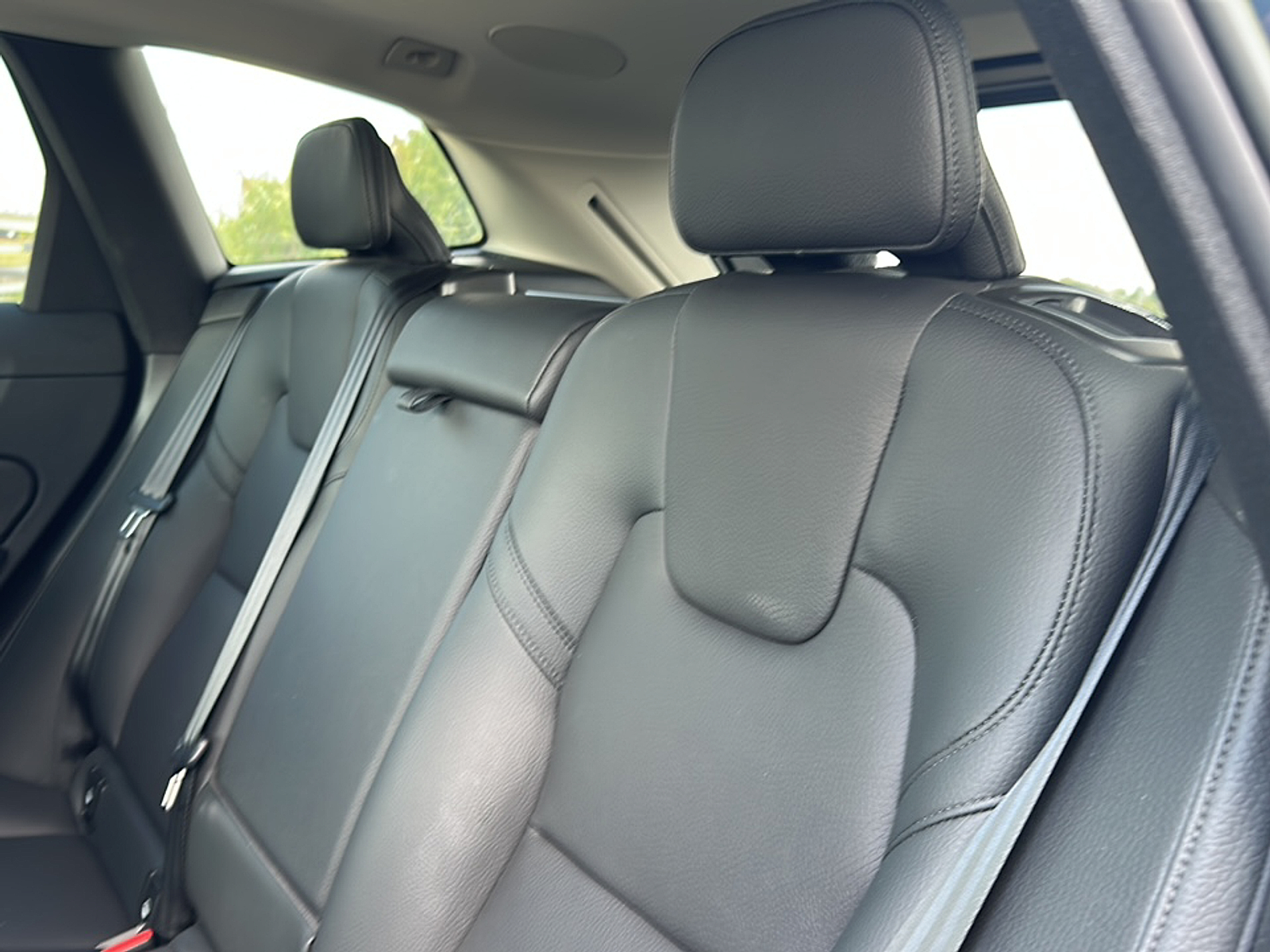 2023 Volvo XC60 B5 Plus photo 8