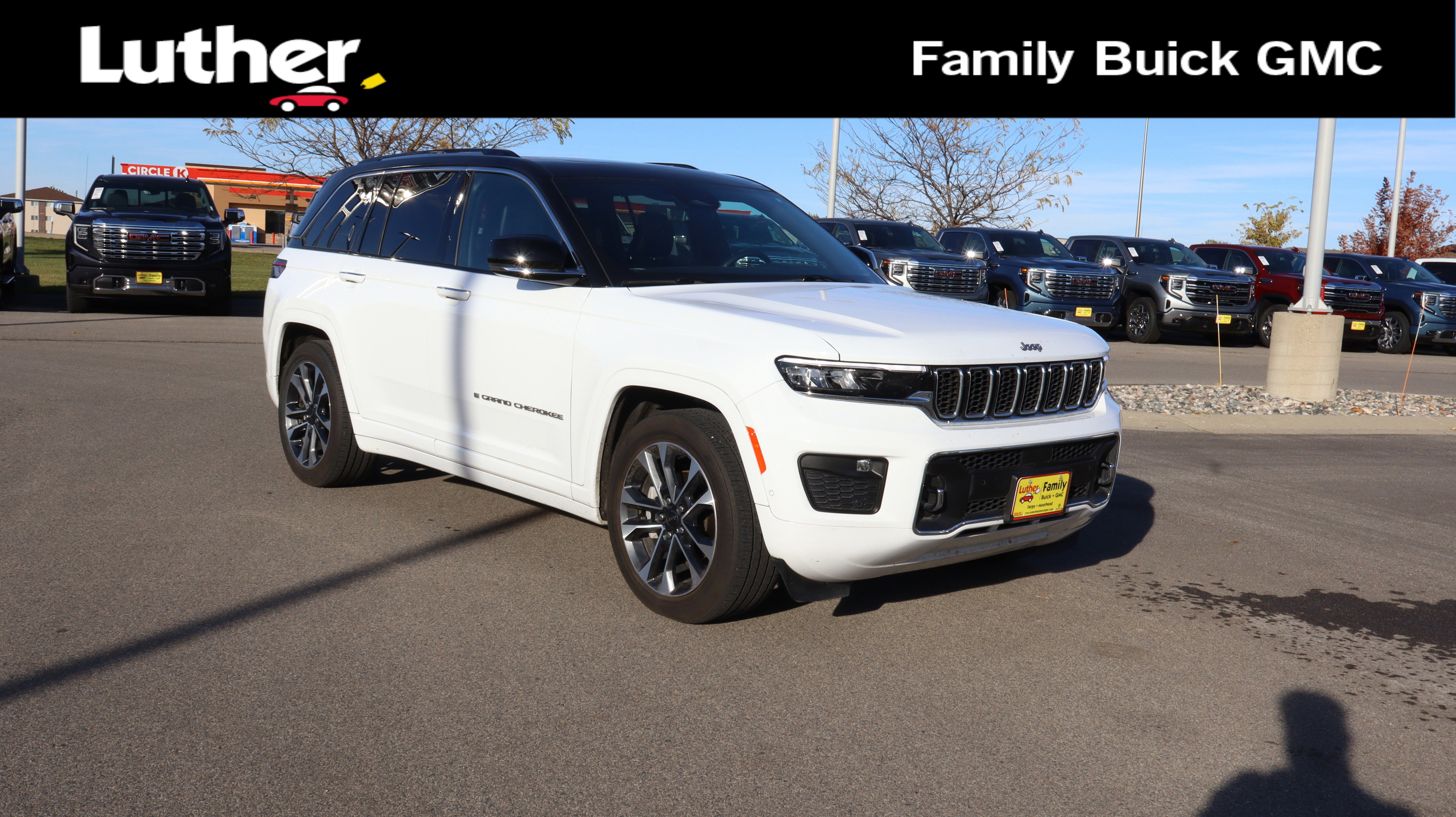 2022 Jeep Grand Cherokee Overland's photo