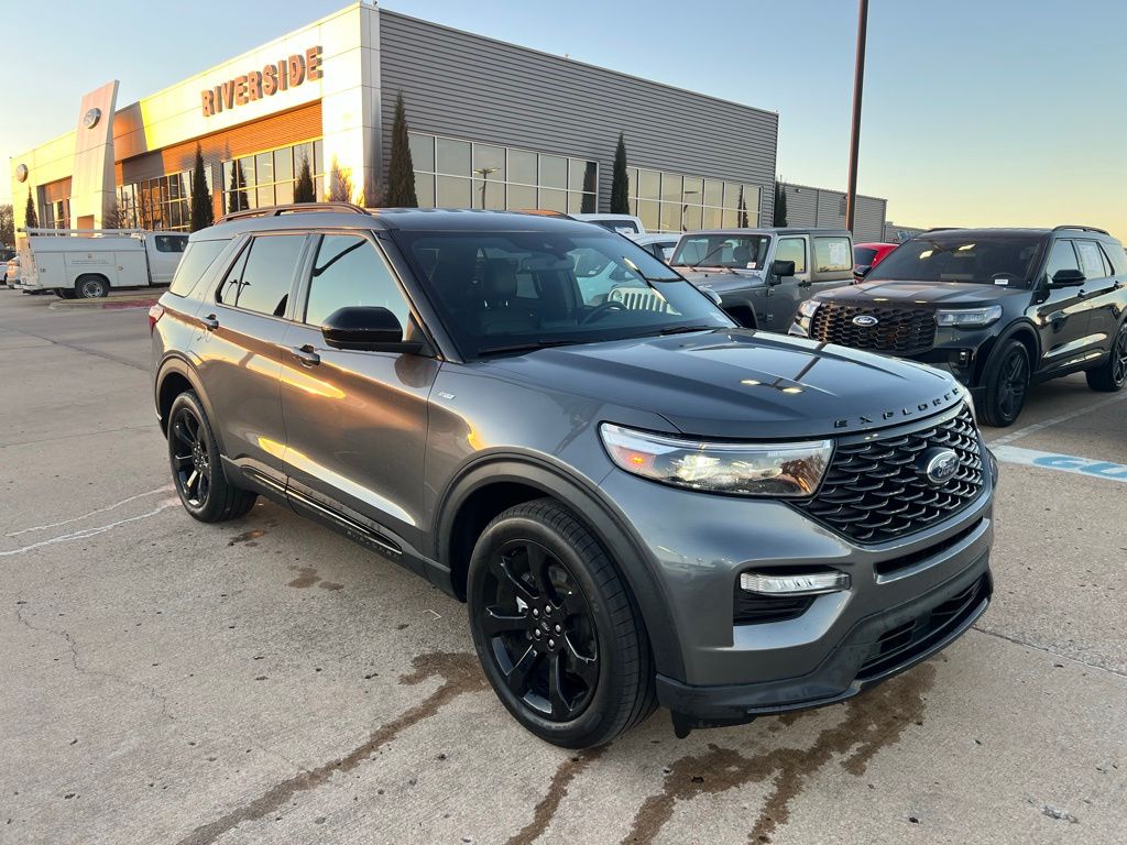 2023 Ford Explorer ST-LINE's photo