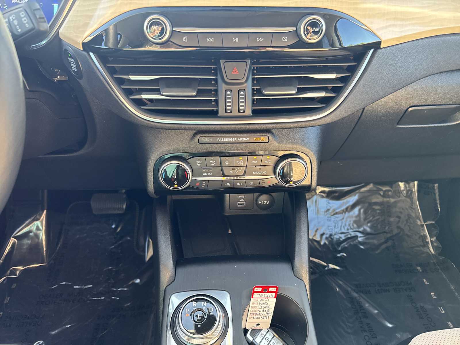 2022 Ford Escape Titanium photo 28