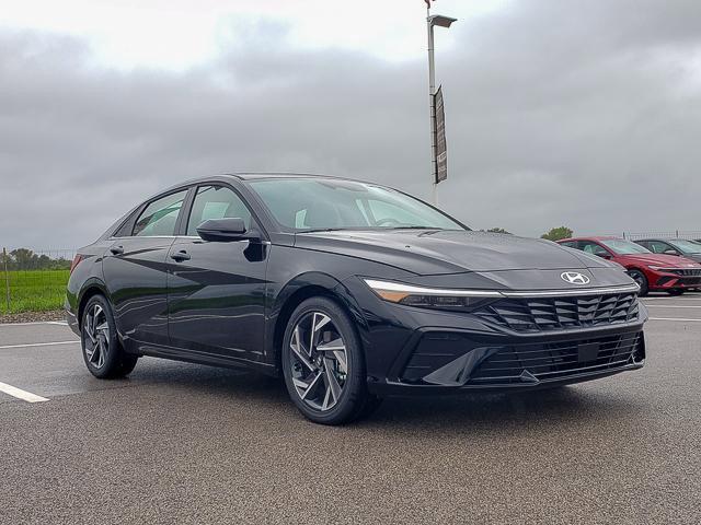 2025 Hyundai Elantra Limited photo 3