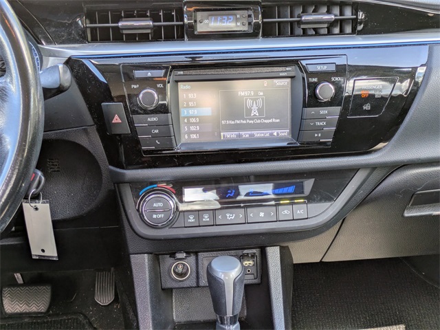 2016 Toyota Corolla L photo 16