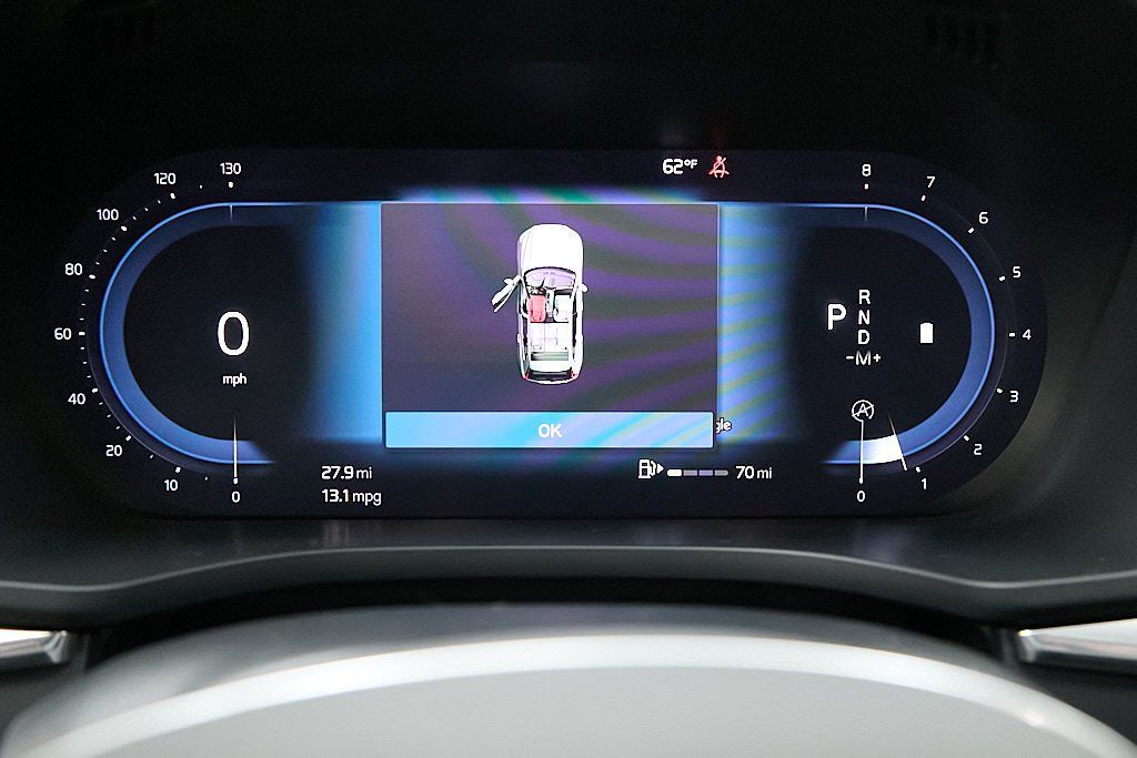 2023 VOLVO XC60 - Image 13