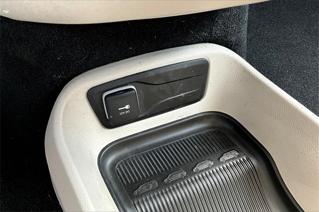 2022 Chrysler Voyager LX photo 29
