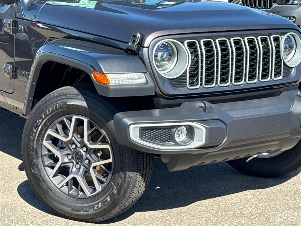 2025 Jeep Wrangler Sahara photo 2