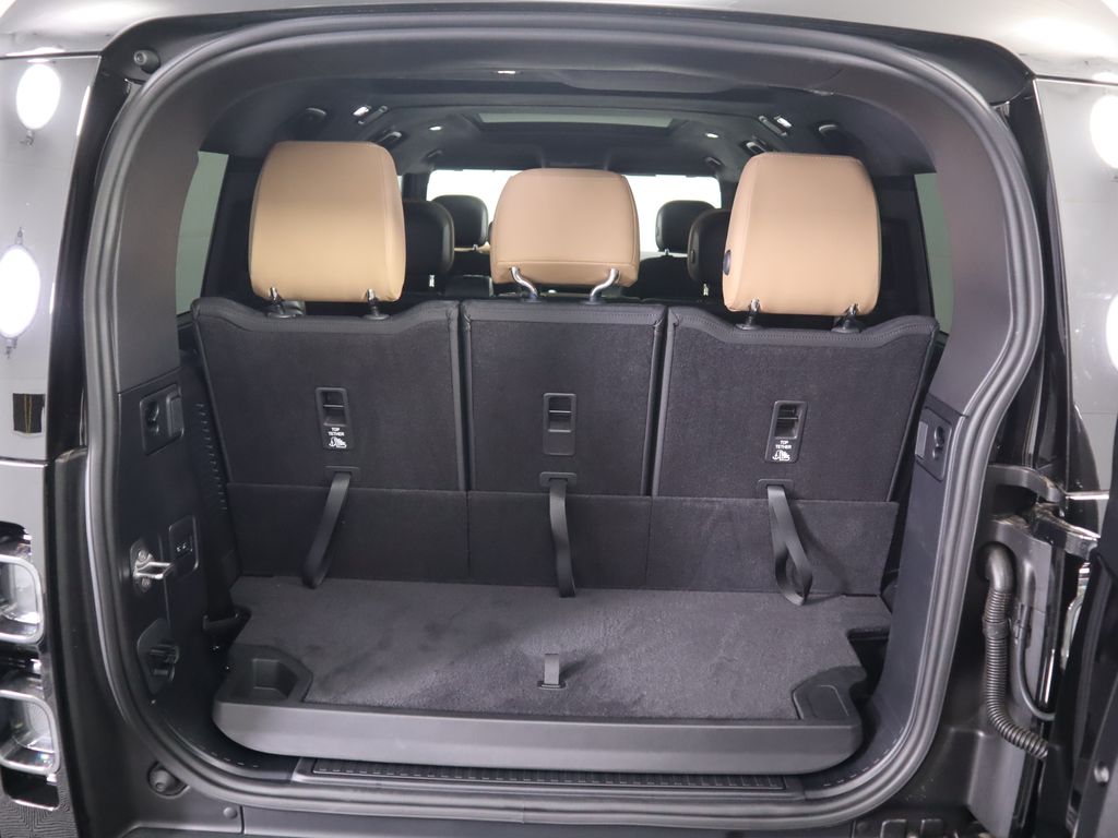 2025 Land Rover Defender 130 X photo 21
