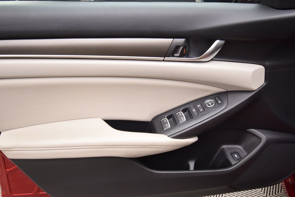 2018 Honda Accord LX photo 17