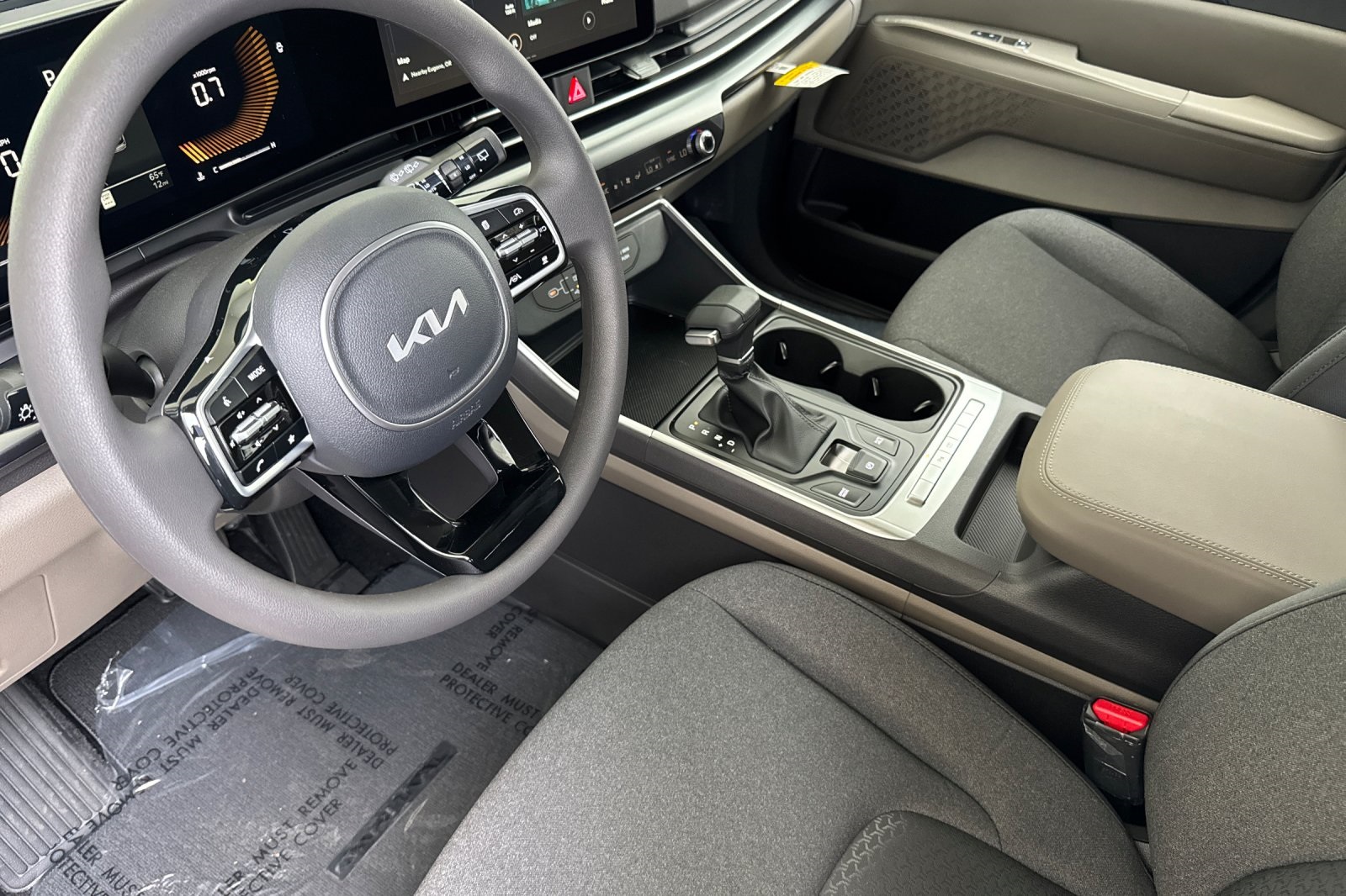 2026 Kia Carnival LX photo 5