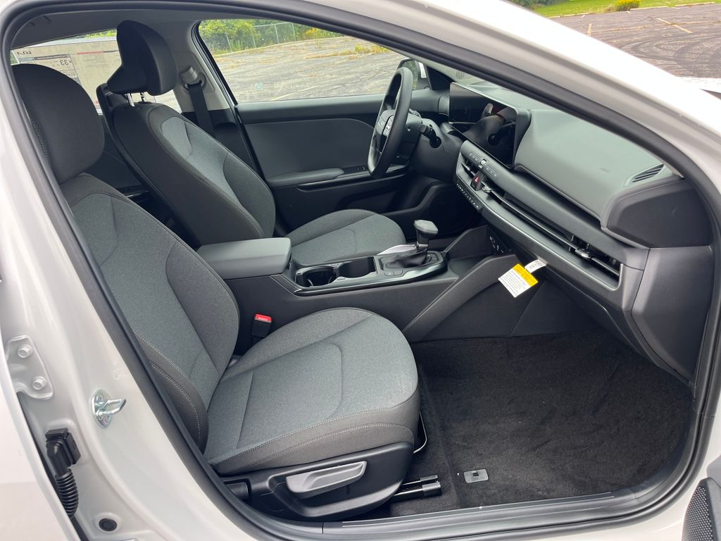 2025 Kia K4 LXS photo 15