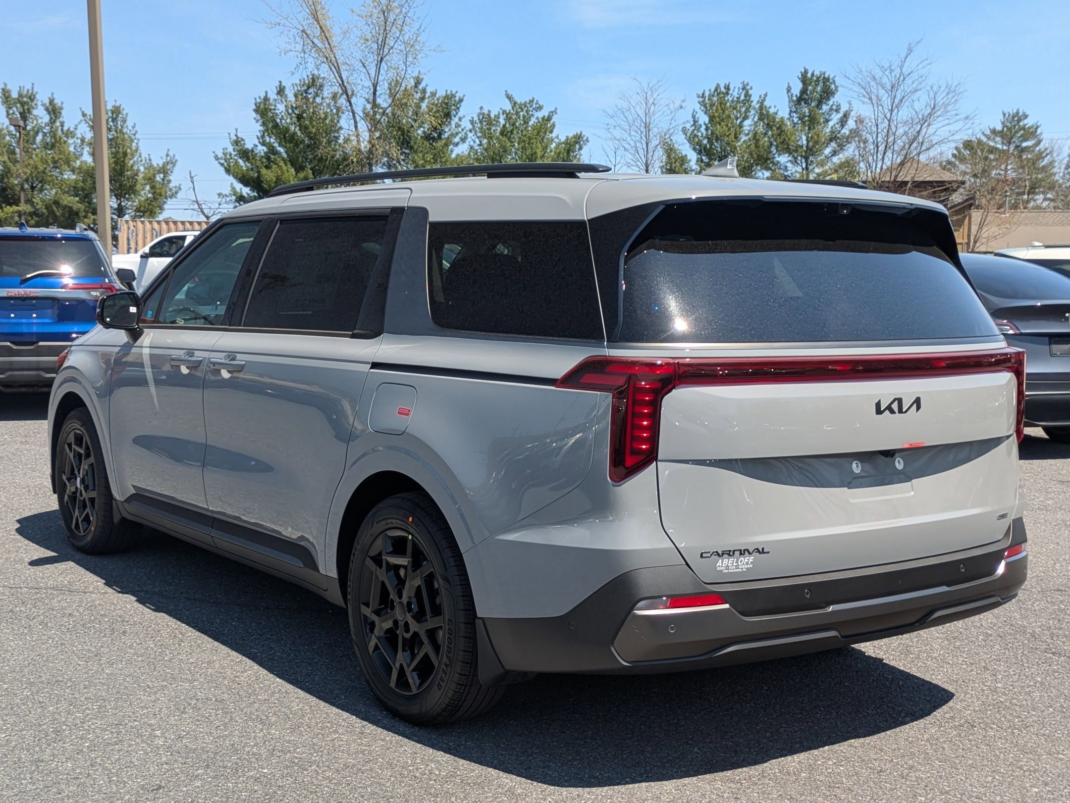 2025 Kia Carnival SX Prestige photo 4