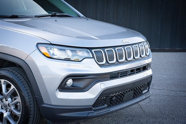 2022 Jeep Compass Latitude Lux photo 4