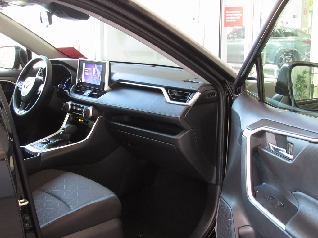 2025 Toyota RAV4 Hybrid XLE photo 18