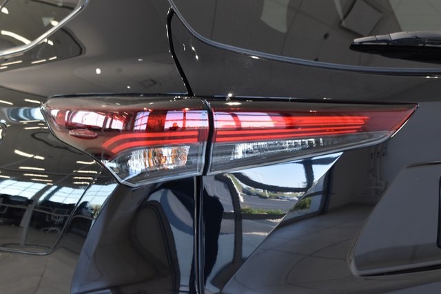 2024 Toyota Highlander LE photo 7