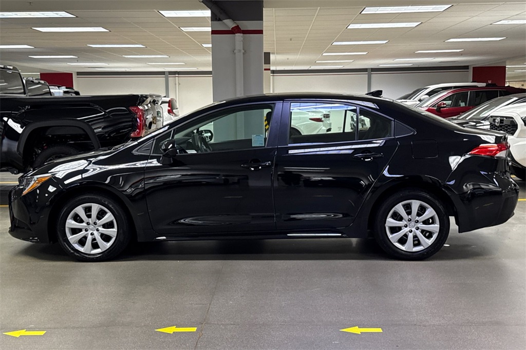 2024 Toyota Corolla LE photo 7
