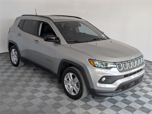 2022 Jeep Compass Latitude photo 2