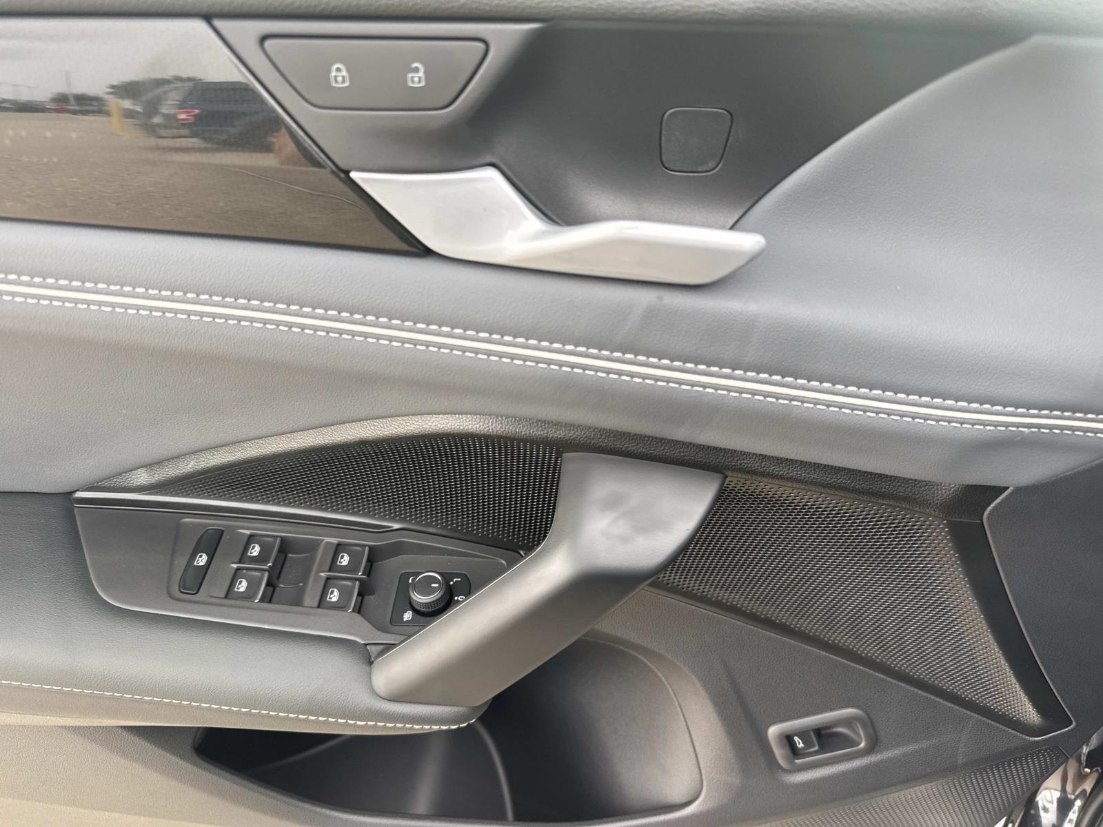 2025 Volkswagen Tiguan SEL R-Line Black photo 9
