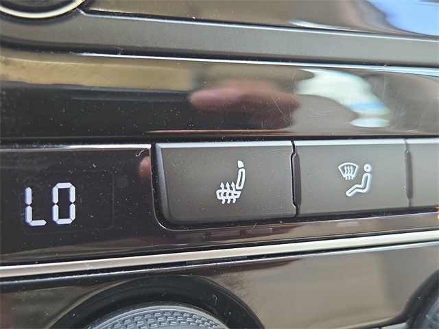 2017 Volkswagen Passat SE photo 10