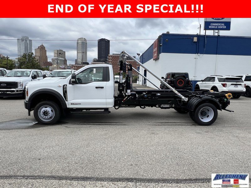 2024 Ford F-550 Super Duty Chassis Cab XL's photo