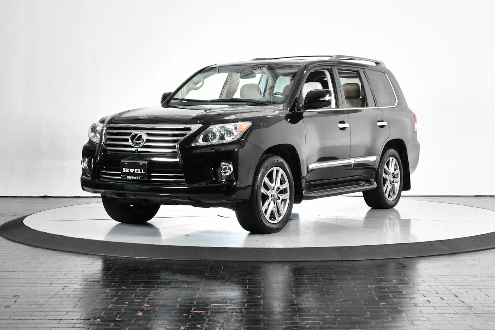 2015 Lexus LX 570's photo