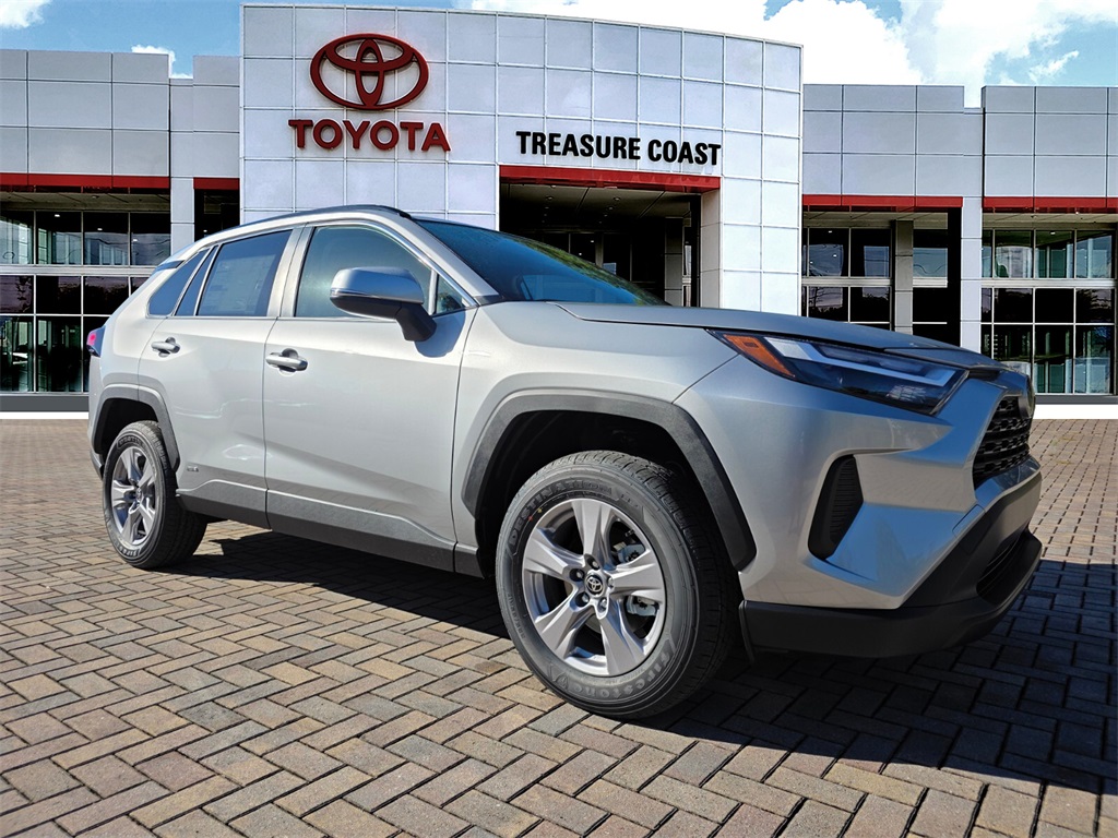 2025 Toyota RAV4 XLE's photo