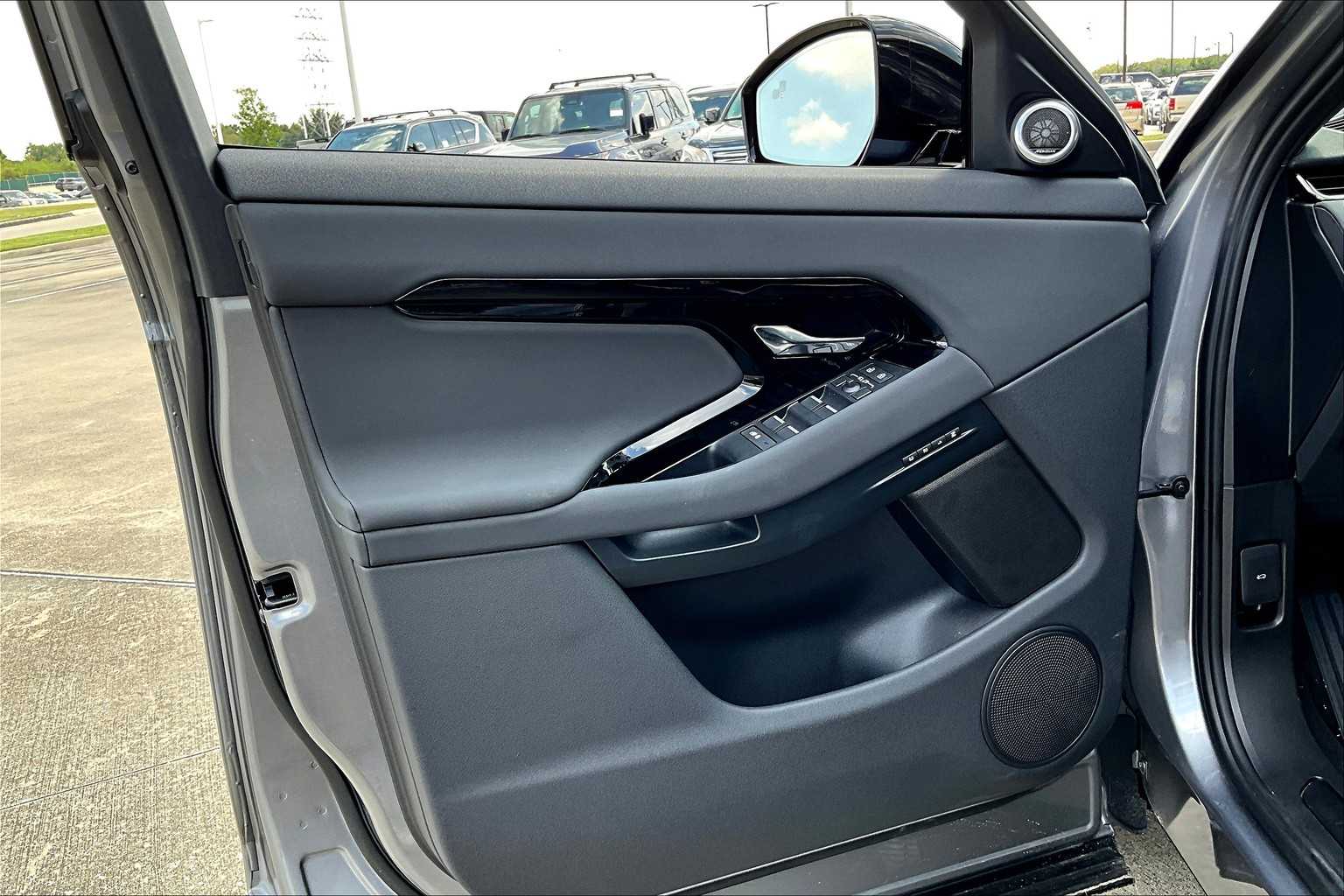 2024 Land Rover Range Rover Evoque S photo 36
