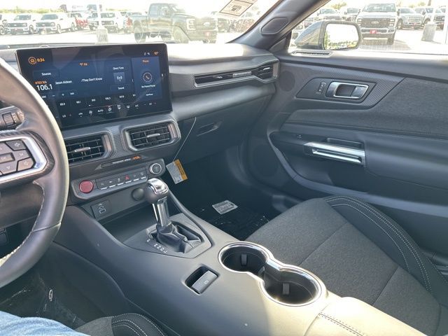2025 Ford Mustang EcoBoost photo 26
