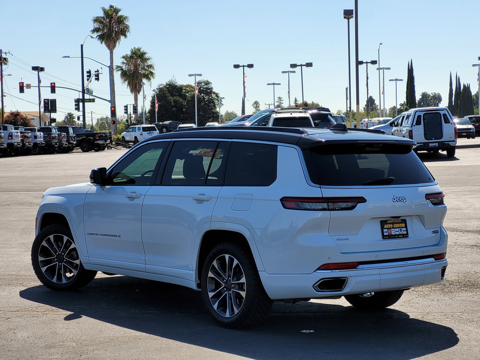 2024 Jeep Grand Cherokee Overland photo 6
