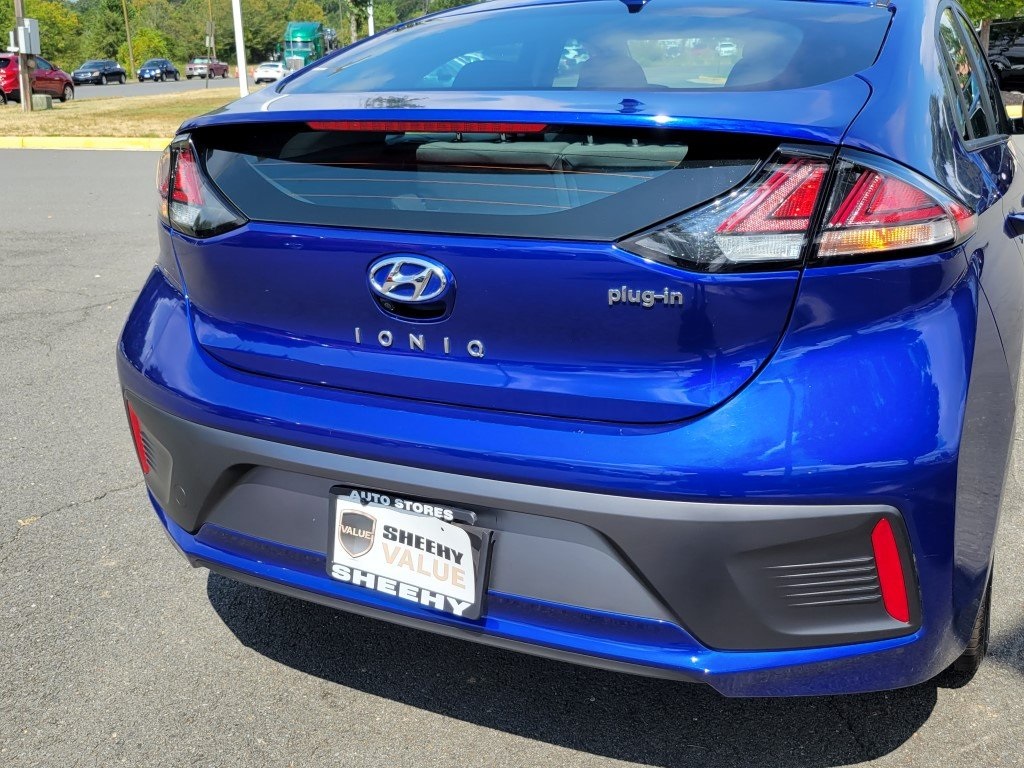 2022 Hyundai Ioniq Plug-In Hybrid SE photo 4