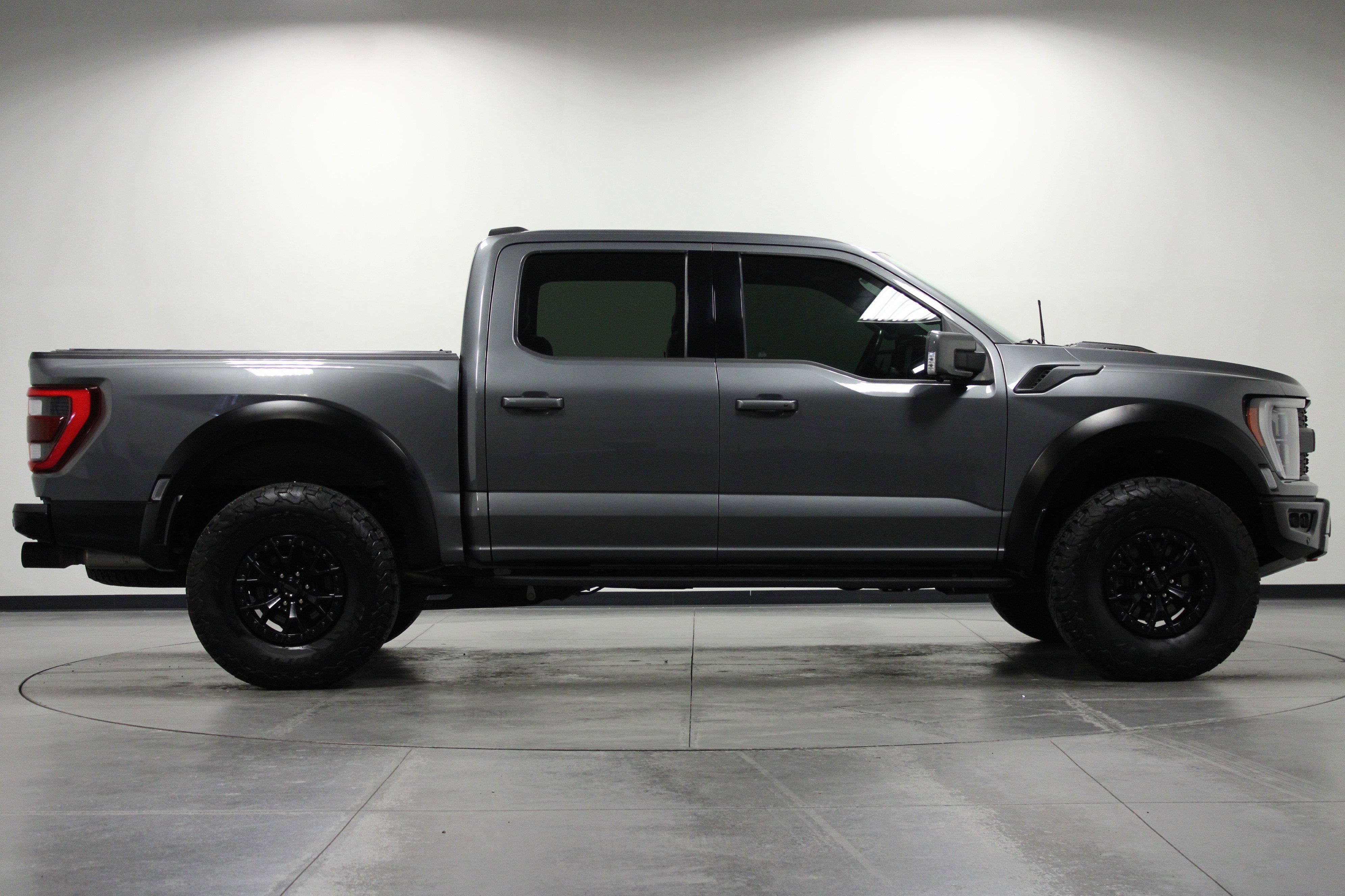 Used 2023 Gray Ford Raptor image 3