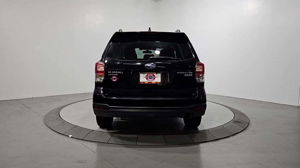 2017 Subaru Forester 2.5i Premium photo 3