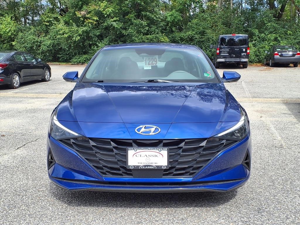 2023 Hyundai Elantra SEL photo 2