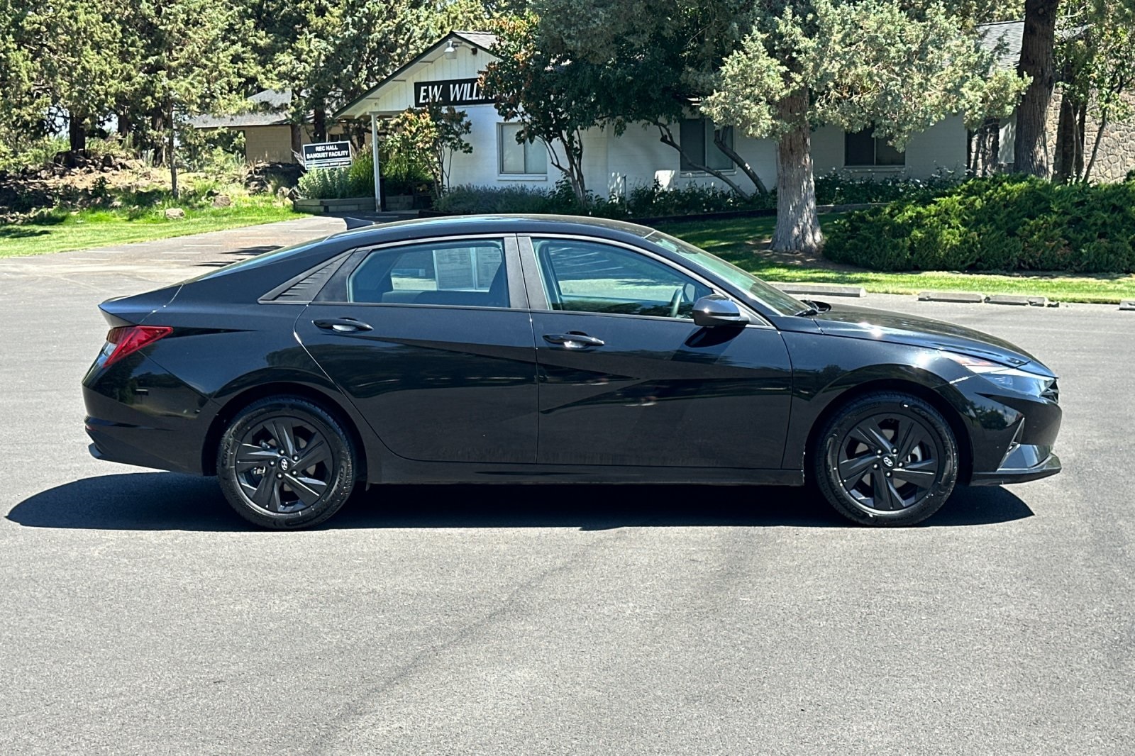 2023 Hyundai Elantra Hybrid Blue photo 2