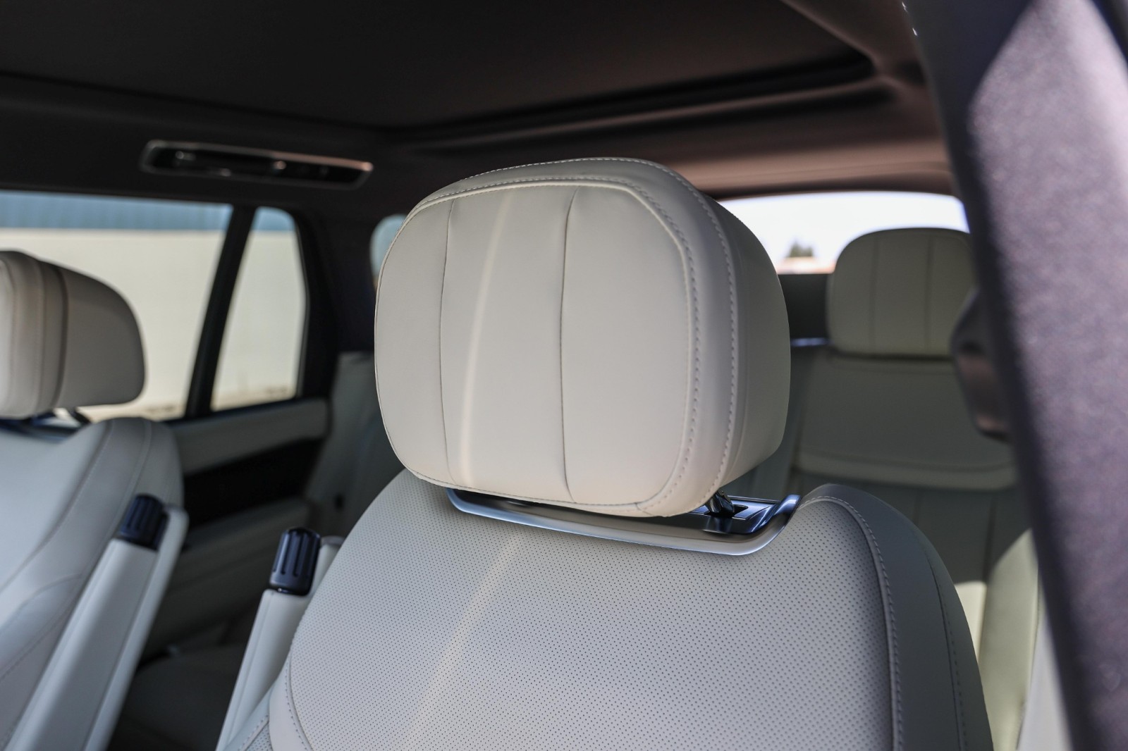 2025 Land Rover Range Rover SE photo 23