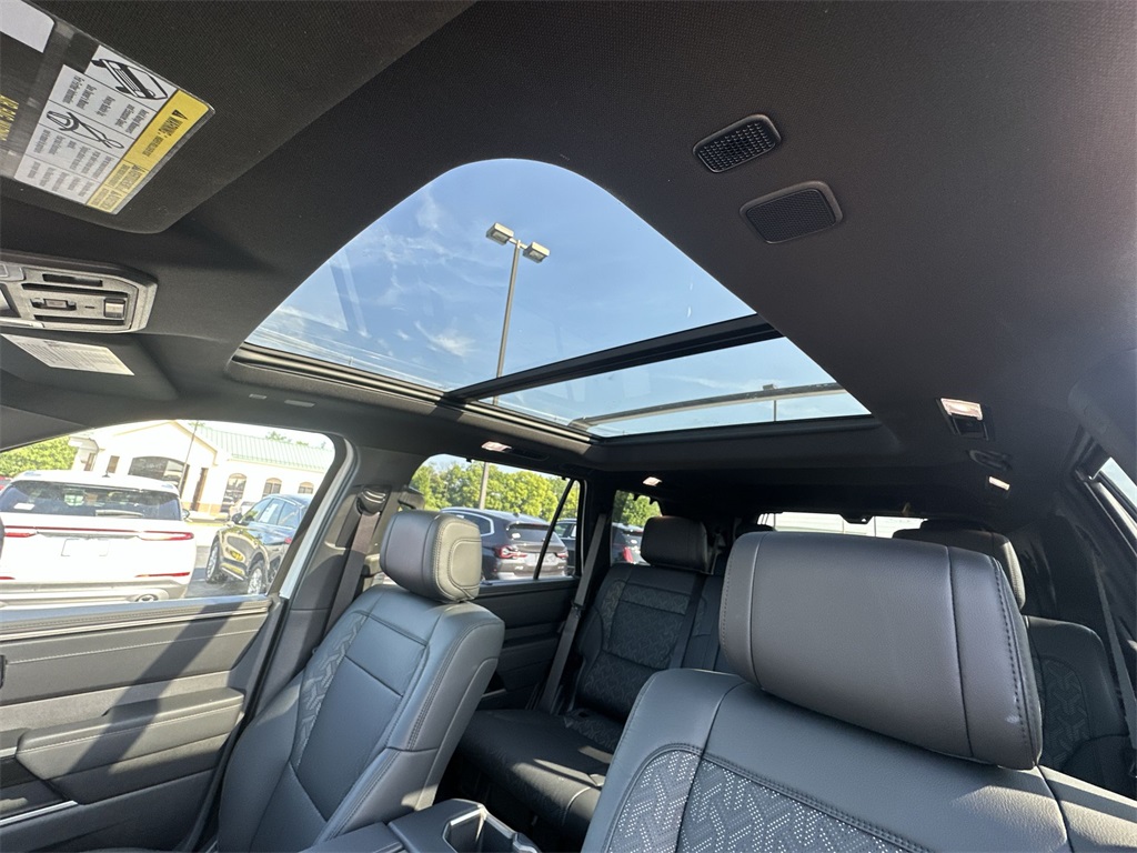 2025 Toyota Sequoia Platinum photo 21