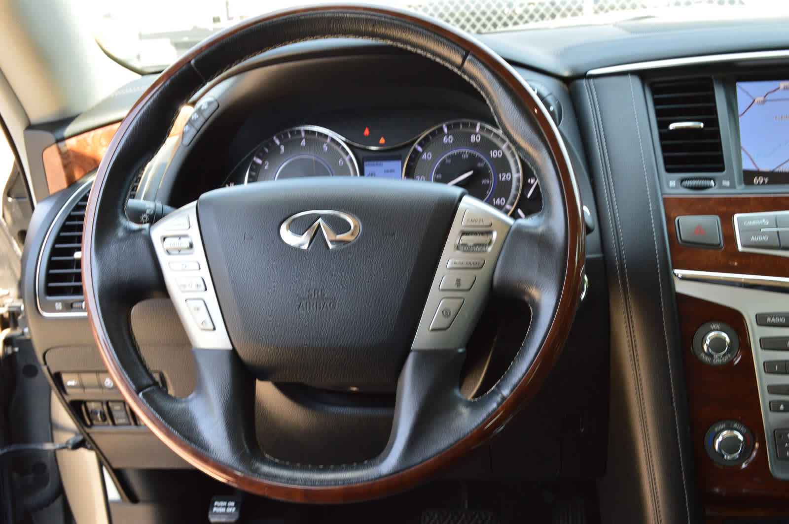 2019 Infiniti QX80 Luxe photo 19