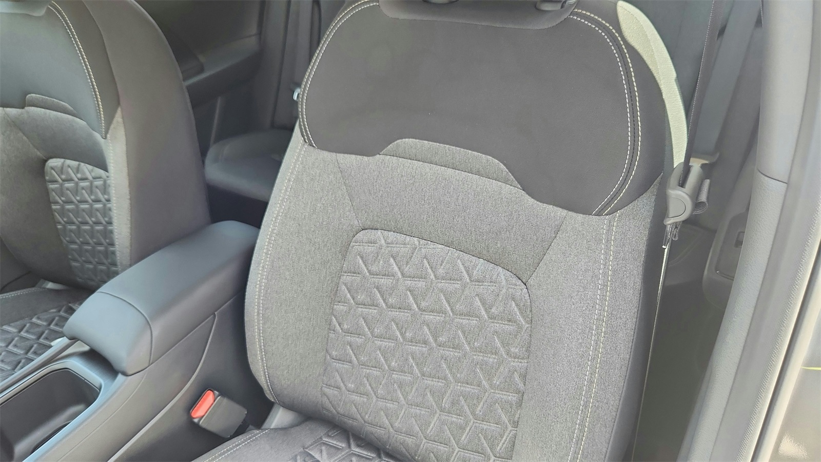 2025 Nissan Kicks SV photo 9