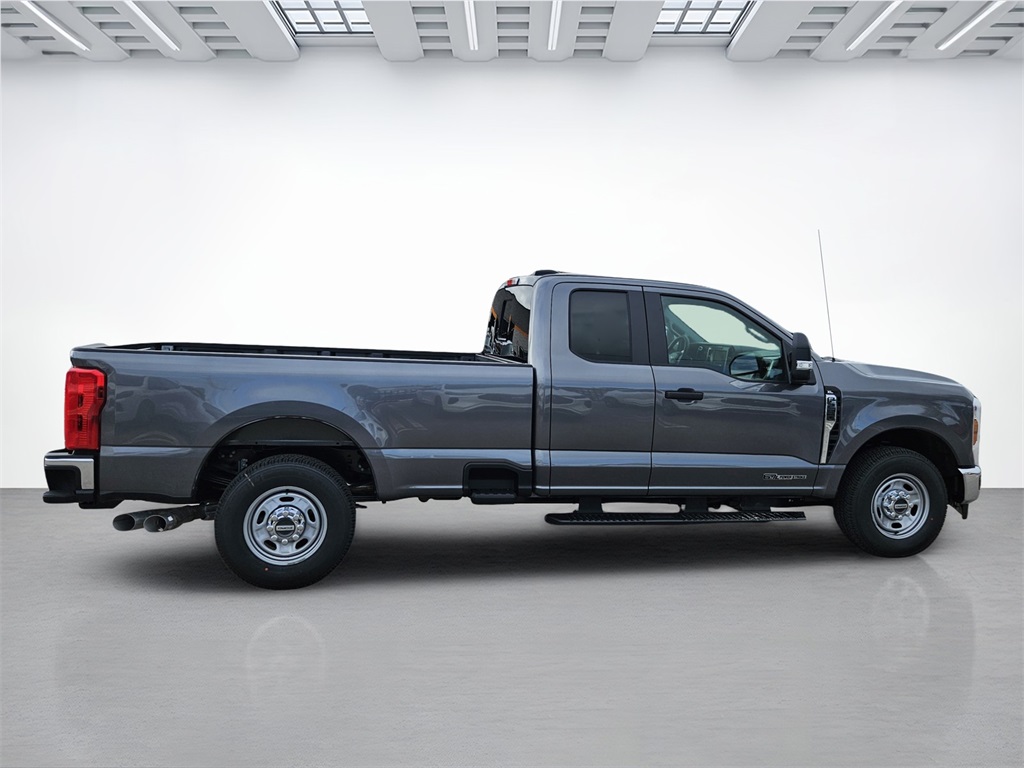 2025 Ford F-250 XL photo 4