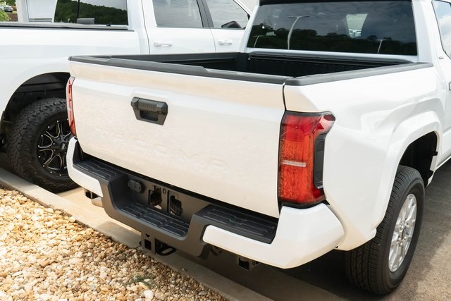 2024 Toyota Tacoma SR5 photo 3