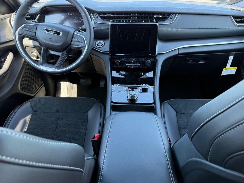 2025 Jeep Grand Cherokee Altitude X photo 3