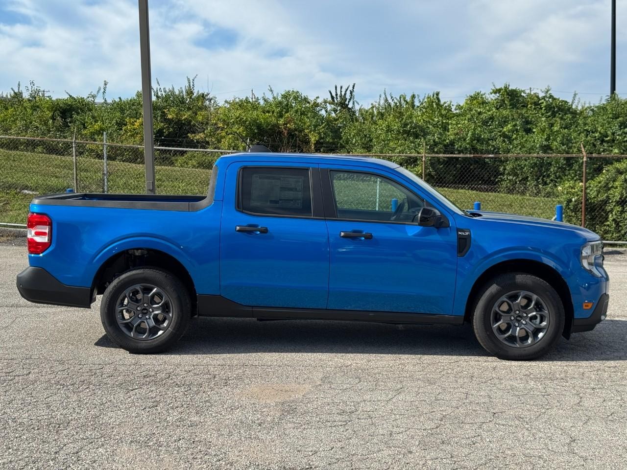 2025 Ford Maverick XLT photo 2