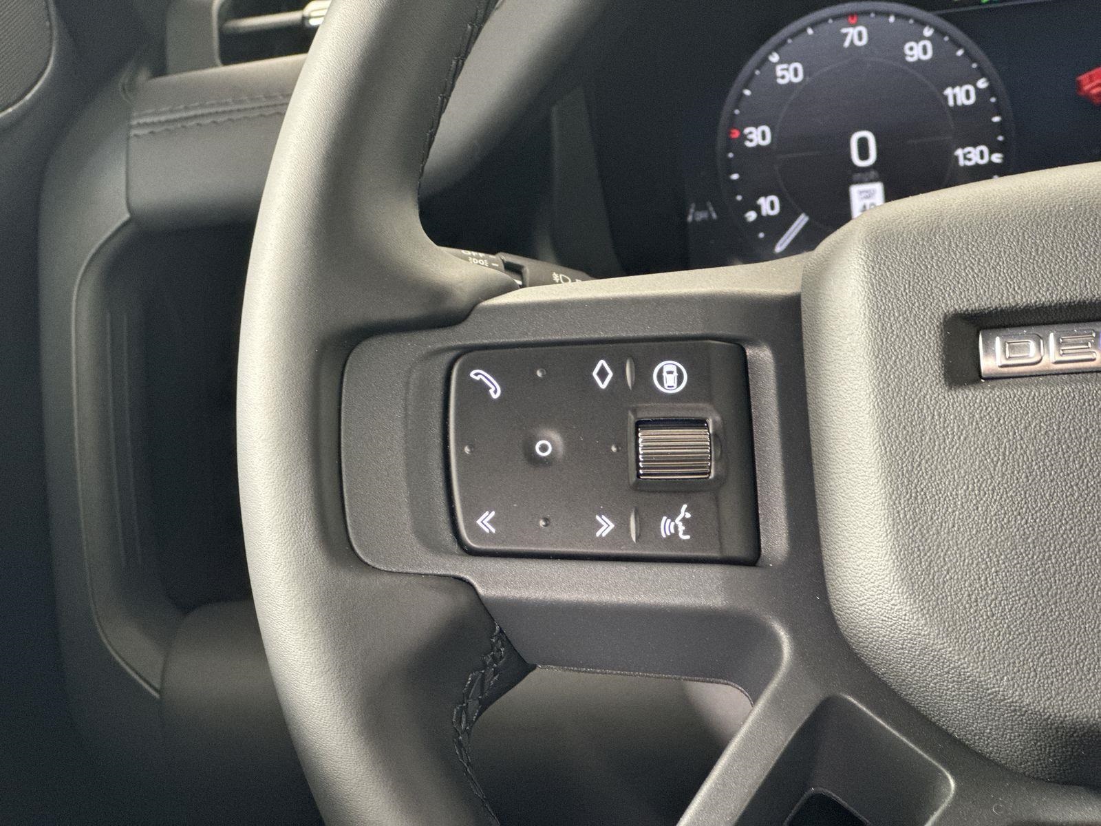 2025 Land Rover Defender 130 X-Dynamic SE photo 13
