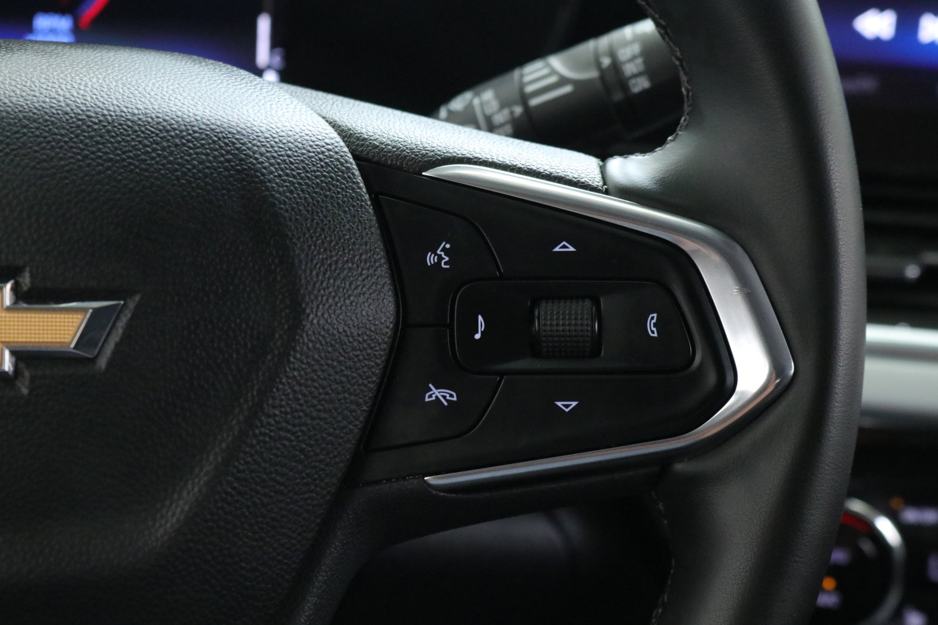 2025 Chevrolet Trax LT photo 13