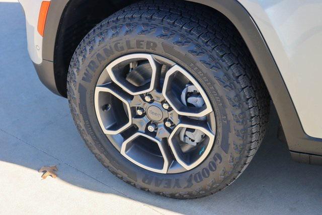 2024 Jeep Cherokee Trailhawk 4xe photo 2