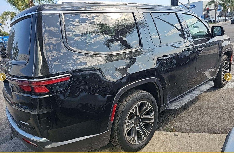 2022 Jeep Wagoneer Series III photo 2