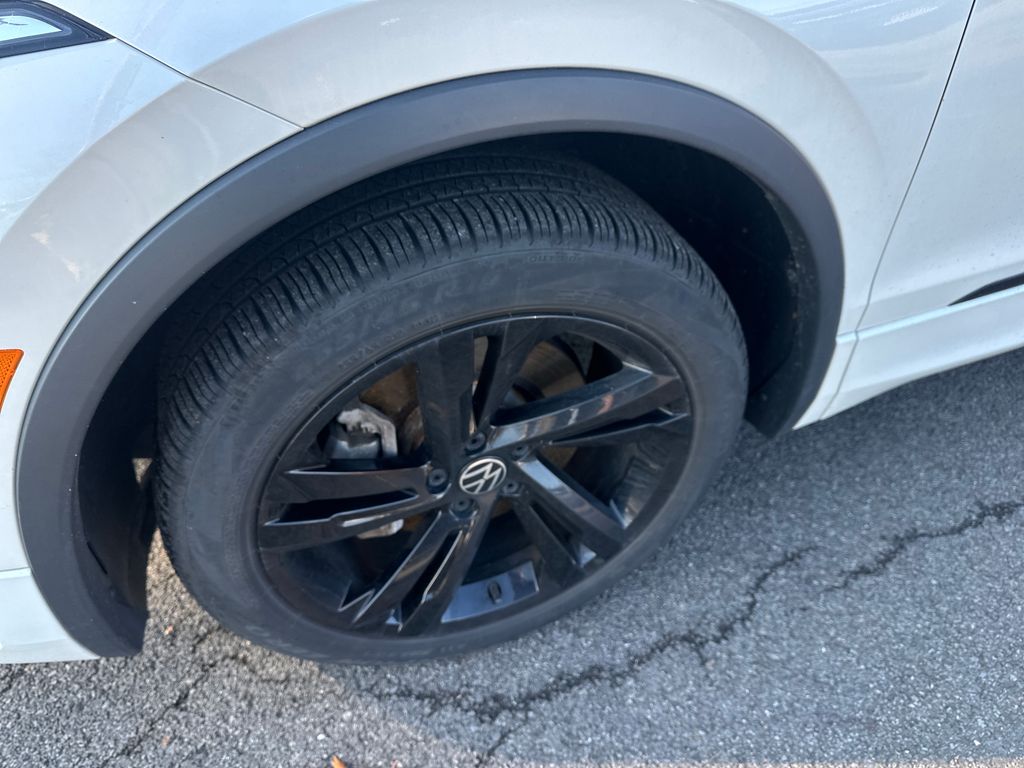 2023 Volkswagen Tiguan SE R-Line Black photo 2